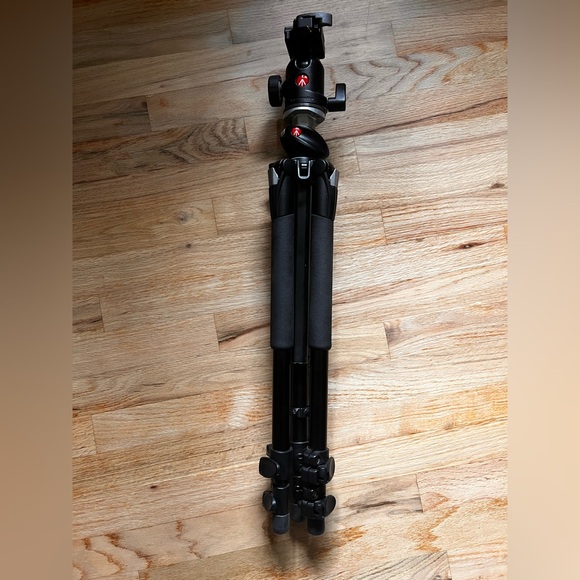 Manfrotto Tripod - Picture 1 of 4